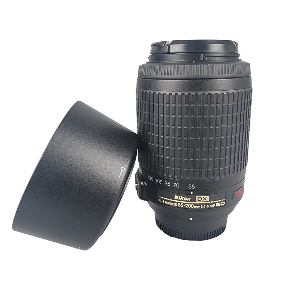 Nikon AF-S DX NIKKOR 55-200mm f/4-5.6G ED VR Telephoto Zoom Lens HB-37 Hood